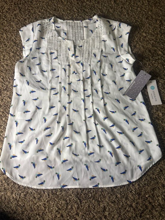 Daniel Rainn Tops - Daniel Rainn White Bird-Print Cap Sleeve Blouse